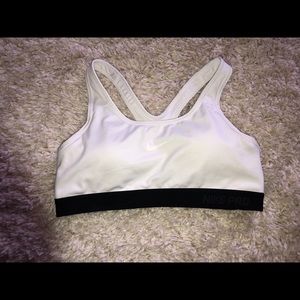 Nike sports bra size medium, Dri-Fit